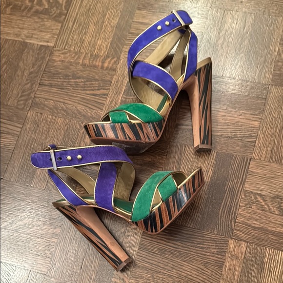 BCBG maxazria Suede sandals Women's size 6 - Picture 2 of 8